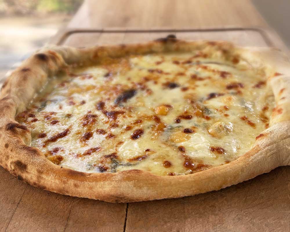 pizza-fromages pizza-quatre-fromages-chauffe-marcel-sud-touraine-foodtruck