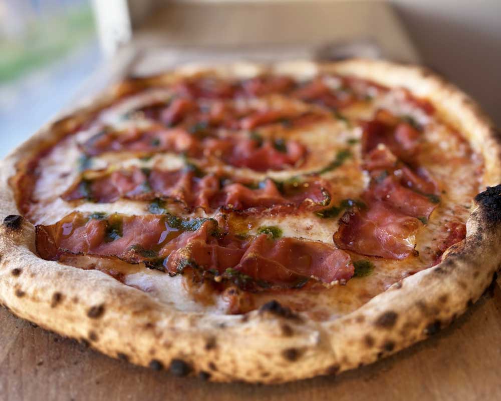 specktaculaire pizza-specktaculaire-foodtruck-chauffe-marcel